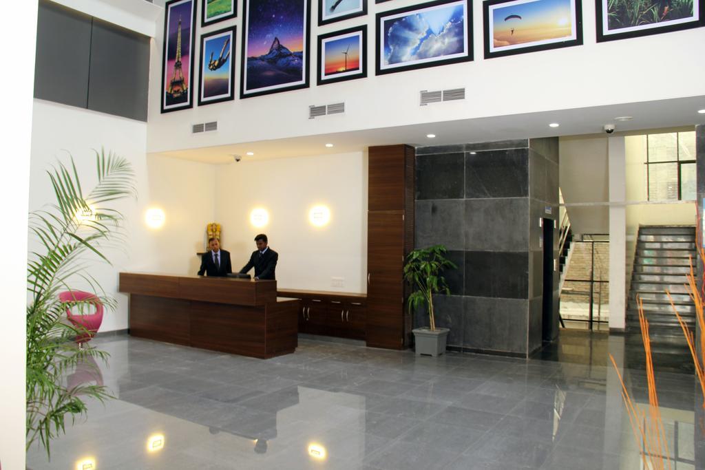 The Sky Court Hotel Aurangábád Kültér fotó